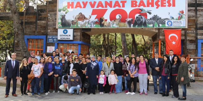 BAYAN ŞAHİN, ENGELLİ ÖĞRENCİLERİ YALNIZ BIRAKMADI