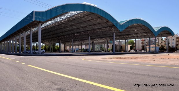 Belediye yaptı esnafa armağan etti