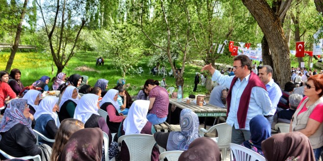 BUDAK,"DAĞLAR BOMBALANMIŞ GİBİ"