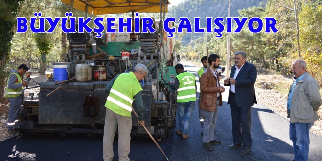 Büyükşehir asfalt ekipleri arı gibi