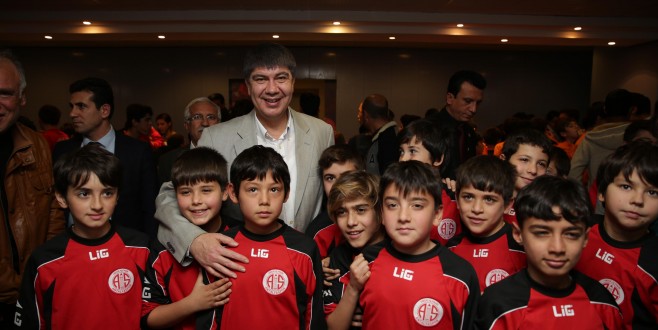 Büyükşehir’den amatör kulüplere büyük destek