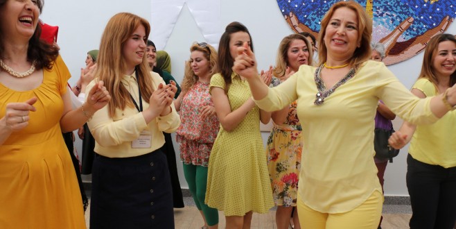 Büyükşehir’den annelere şarkılı türkülü eğlence