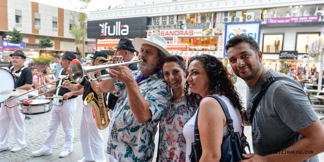 Darbeye Karşı Müzik Sokakta