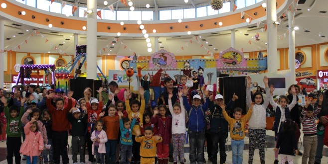 Deepo’da miniklere kukla tiyatrosu ‘Turunç’un Bahçesi’