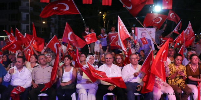Demokrasi Nöbeti İlk Günkü Heyecanla Devam Ediyor