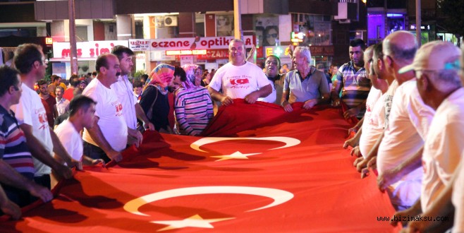 DEMOKRASİ NÖBETİNDE COŞKU DİNMİYOR