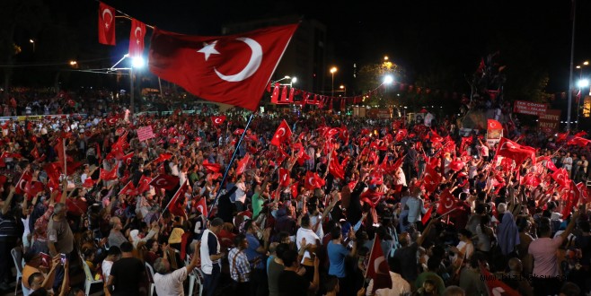 Demokrasinin Kalbi Cumhuriyet Meydanı’nda Atıyor