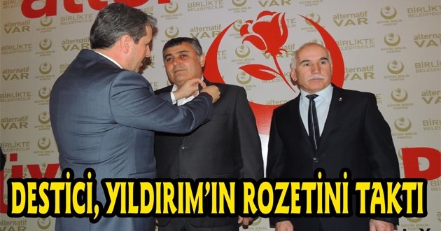 DESTİCİ, YILDIRIM’IN ROZETİNİ TAKTI