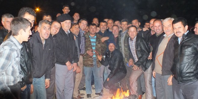 DİNÇ’E GAZİLER MAHALLESİ’NDE ÇOŞKULU KARŞILAMA