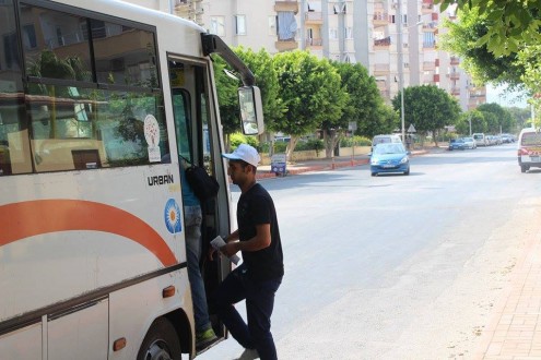 Dolmuştaki Yolculara Bildiri Dağıttılar