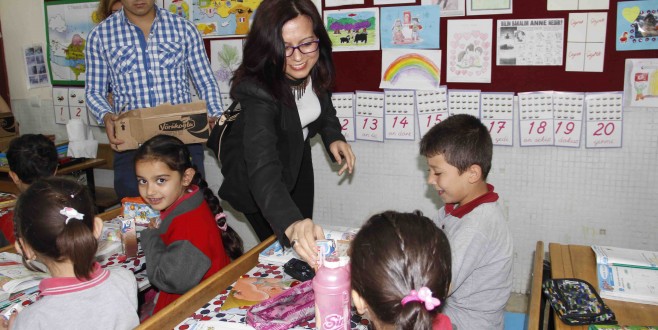 Döşemealtı Belediyesi’nden minik öğrencilere taze süt