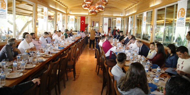 Döşemealtı Kadın Futbol Takımına İş Adamlarından Tam Destek