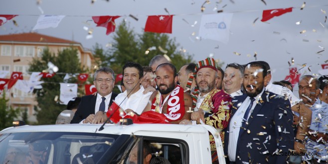 Döşemealtı’nın Güreşçisi Orhan Okulu, Elmalı’da Tarih Yazdı