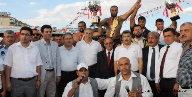 ELMALI GÜREŞLERİ YAPILDI