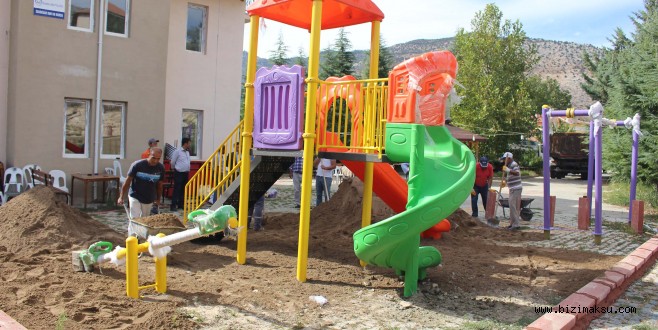 Elmalı’ya Yeni Çocuk Parkları Kuruldu