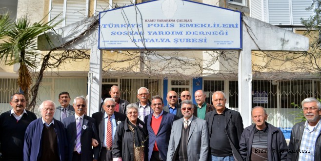 EMEKLİ POLİSLER SENDİKA İSTİYOR