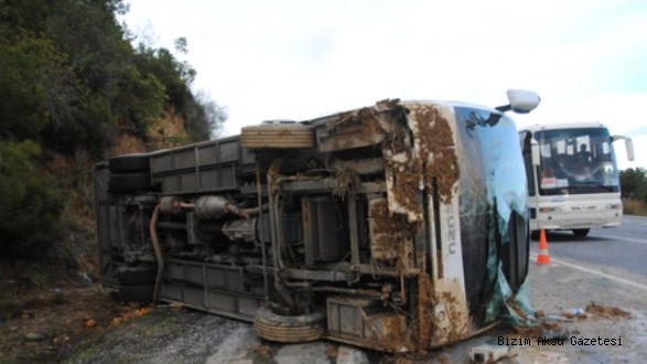Estonyalı Turist Taşıyan Midibüs Yan Yattı: 1 Ölü, 19 Yaralı