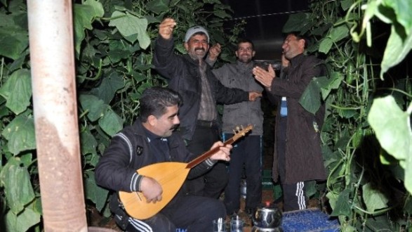 Gazipaşa'da Sazlı Sözlü Don Nöbeti