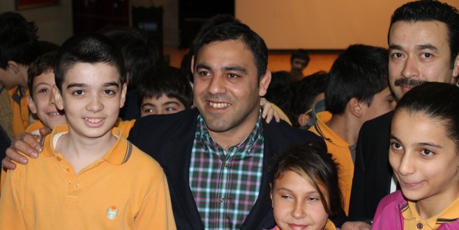  HAMZA YERLİKAYA ÖĞRENCİLERE BAŞARININ YOLLARINI ANLATTI