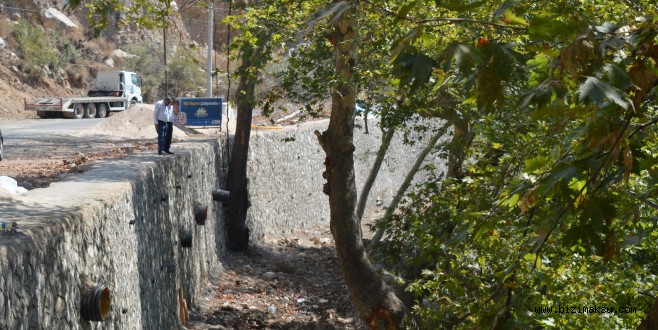 Heyelanla Kapanan Yola İstinat Duvarı