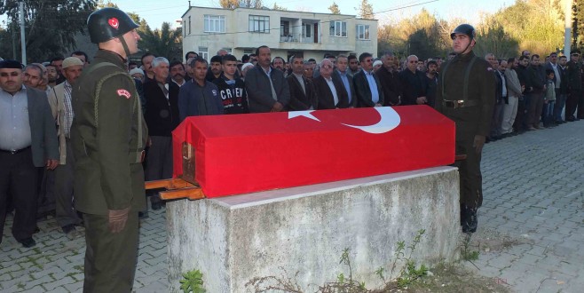 HIZAR MAKİNESİNİN ÜZERİNE DÜŞEREK ÖLEN ER TOPRAĞA VERİLDİ