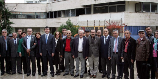 İL GENEL MECLİSİ ÜYELERİNİN YIKILAMAYAN ÖZEL İDARE BİNASI EYLEMİ