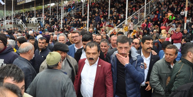 İYİ PARTİ KUMLUCA'DA DEVE GÜREŞLERİNE KATILDI