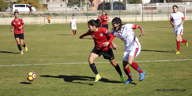 Kadın Futbol Takımı Adana’dan 3 puanla döndü