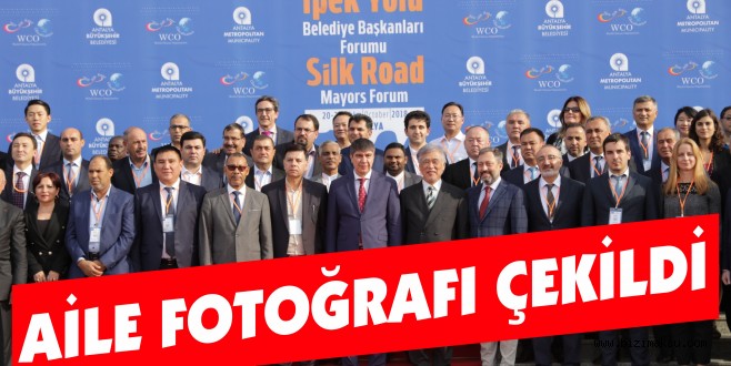 KATILIMCILARLA TOPLU AİLE FOTOĞRAFI ÇEKİLDİ