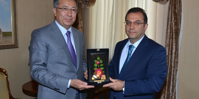 Kazakistan Büyükelçisi Canseyit Tüymebayev Vali Türker'i Ziyaret Etti