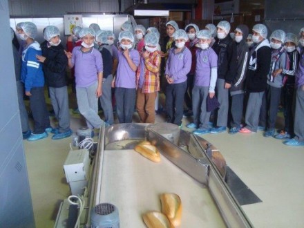 Kepez ilköğretim okulu Halk Ekmek fabrikasını gezdi