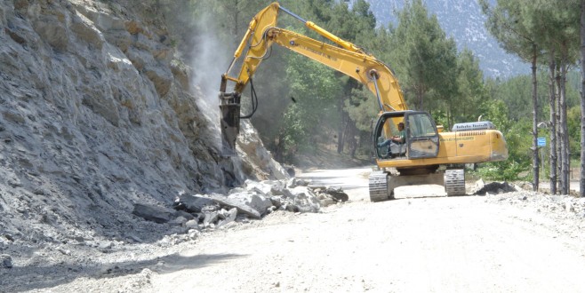 Köprülü Kanyon yolunda asfalt çalışması