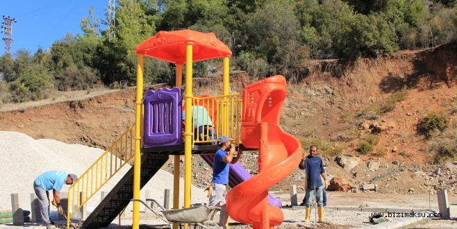 Kumluca’ya Yeni Oyun Parkı Ve Spor Alanı