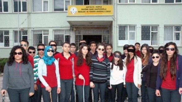  Liselilerden Anlamlı Etkinlik