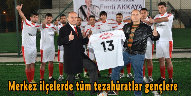 Merkez ilçelerde tüm tezahüratlar gençlere