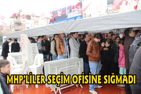 MHP’LİLER SEÇİM OFİSİNE SIĞMADI