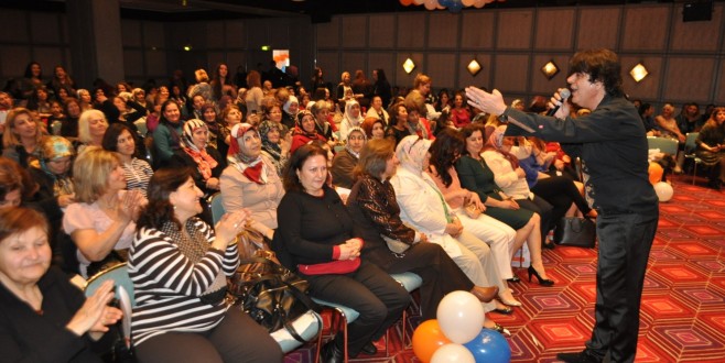 Muratpaşa'nın Ak Kadınları 8 Mart'ı kutladı