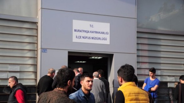 Nüfus Müdürlüklerinde Seçim İzdihamı