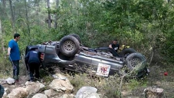 Off- Road Aracı Devrildi, 2 Sporcu Ölümden Döndü