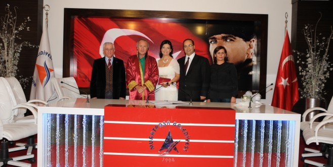 Öznur Ocak ve Hüseyin Kara çiftinin nikahını Başkan Evcilmen kıydı