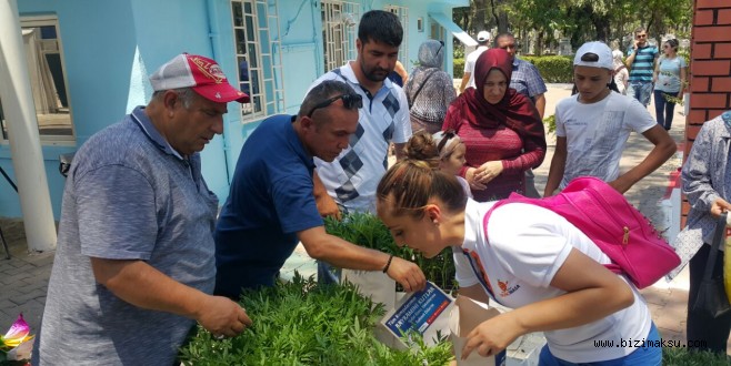 RAMAZAN’DA 170 BİN ÇİÇEK FİDESİ DAĞITILDI