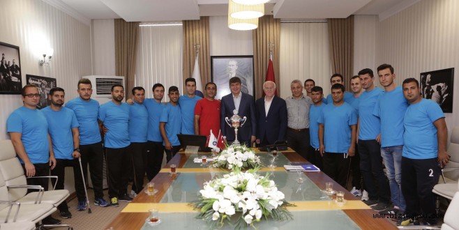 Şampiyonlardan Türel’e Ziyaret