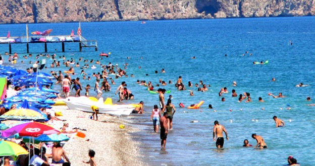 Sıcaktan Bunalan Soluğu Denizde Aldı