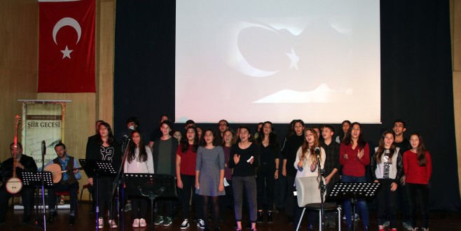 ‘Sonbahar Şiir Gecesi’ Duygulandırdı