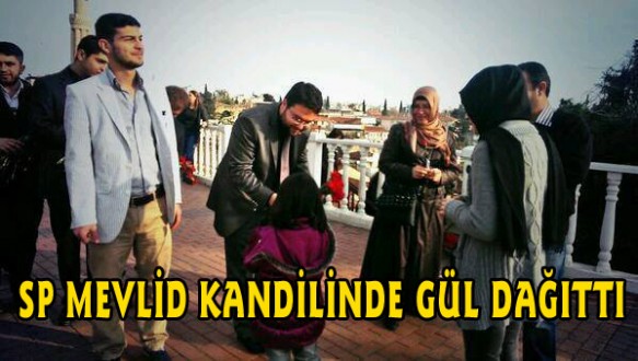 SP MEVLİD KANDİLİNDE GÜL DAĞITTI