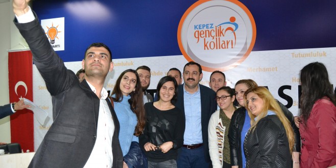 SÜMER, GENÇLERLE BULUŞTU