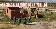 AKSU’DA METRUK BİNA YIKILDI