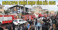 ANTALYA’DA TARİHİ AHŞAP BİNA KÜL OLDU