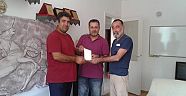 Az Daha Vekil Oluyordum Film’nden Gazeteci Taner Şahin’e Plaket