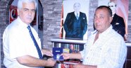 Bahçeli'den Büyükkalay'a Anlamlı Hediye